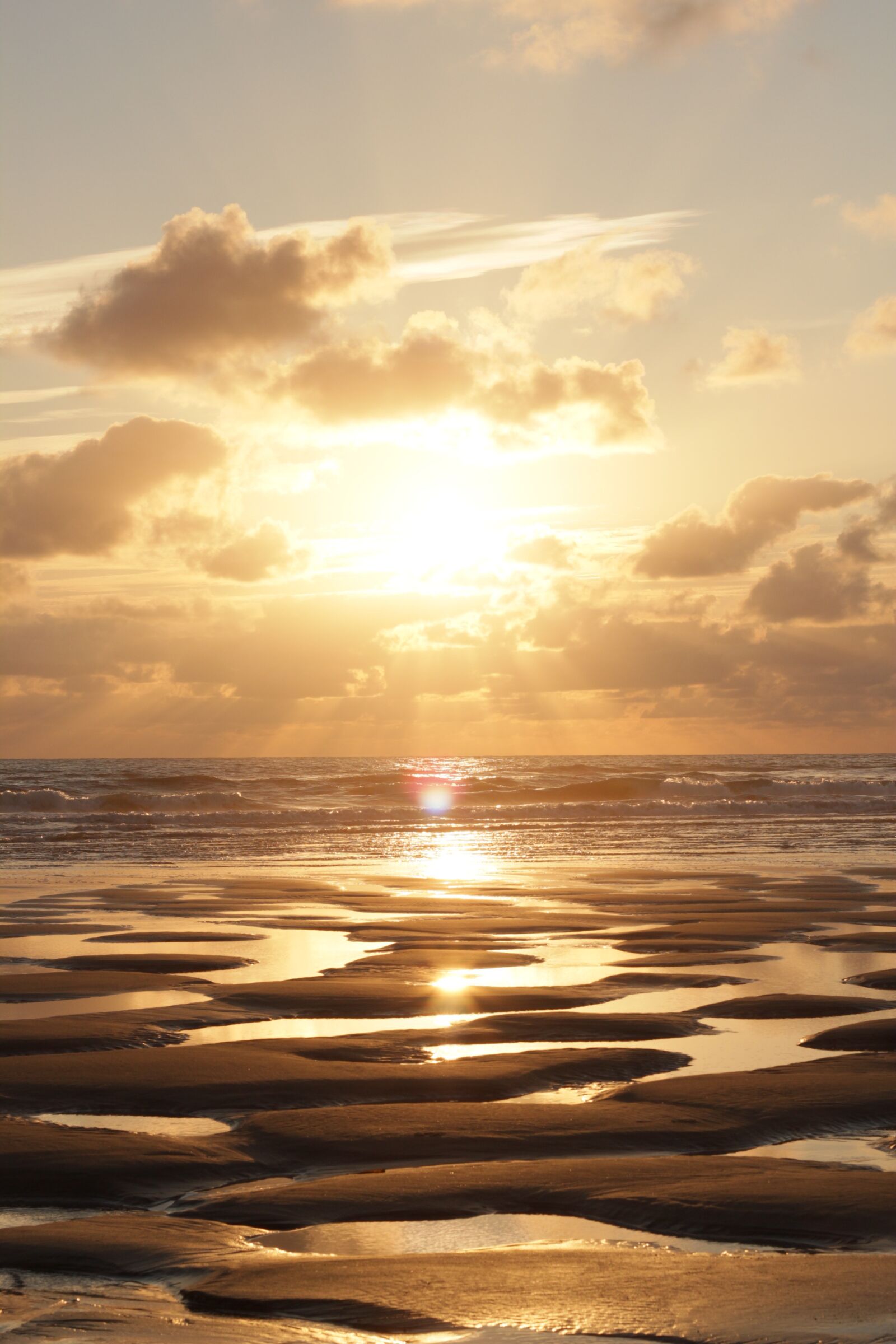 Canon EOS 550D (EOS Rebel T2i / EOS Kiss X4) sample photo. Sunset, sun, beach photography