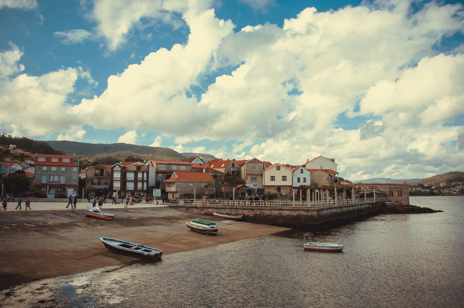 Nikon D300 sample photo. Landscape, people, combarro photography