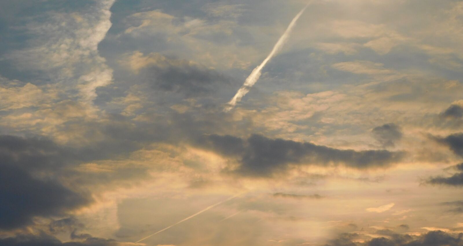 Nikon Coolpix L840 sample photo. Contrail, clouds, sky photography