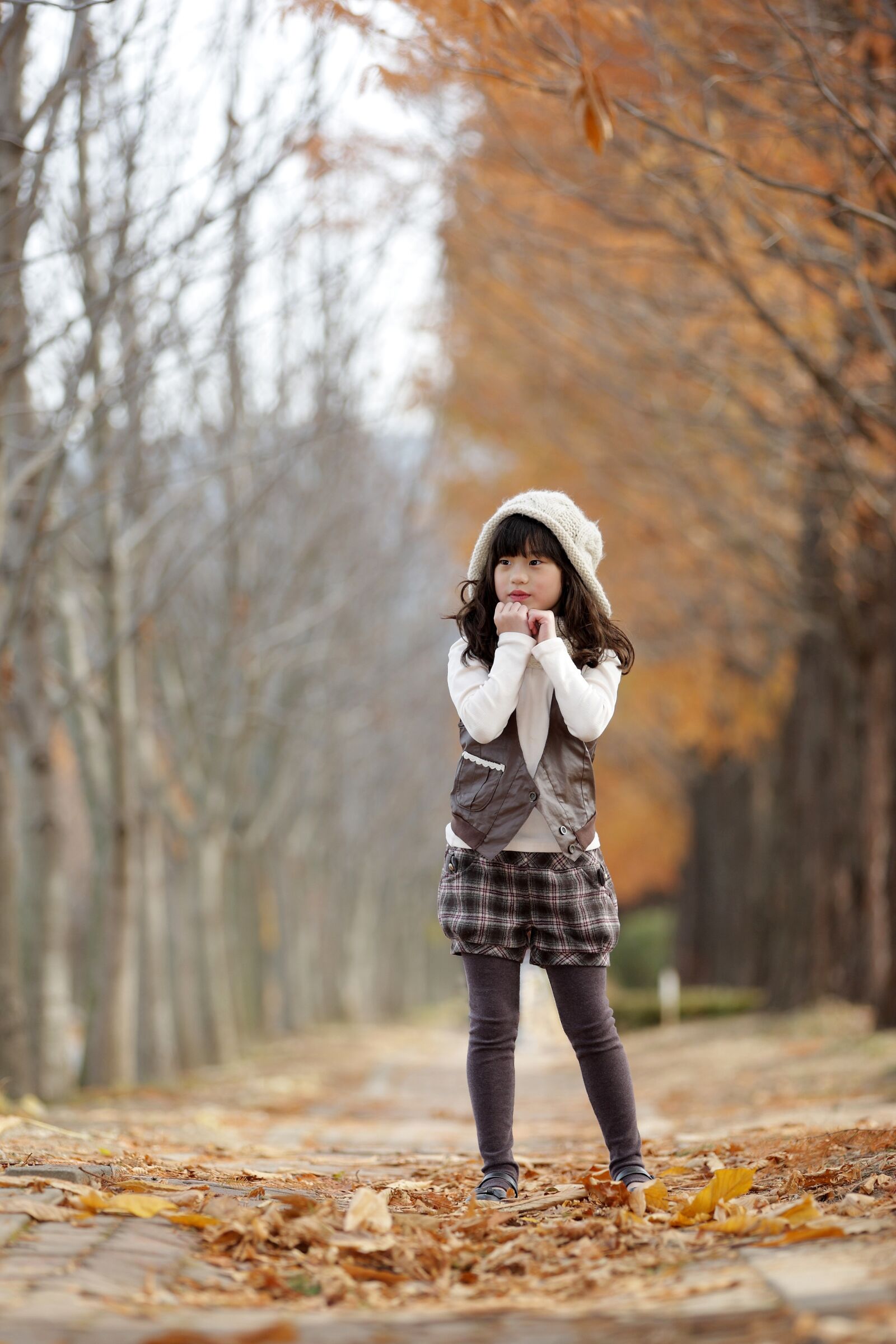Canon EOS-1D Mark III sample photo. Late autumn, girl, racing photography