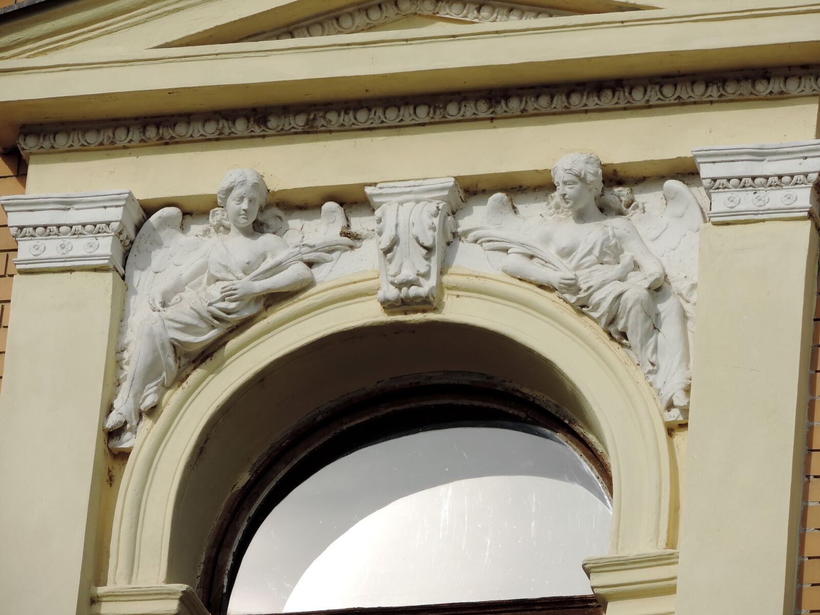 Nikon Coolpix P520 sample photo. Angel, arch, baroque, window photography
