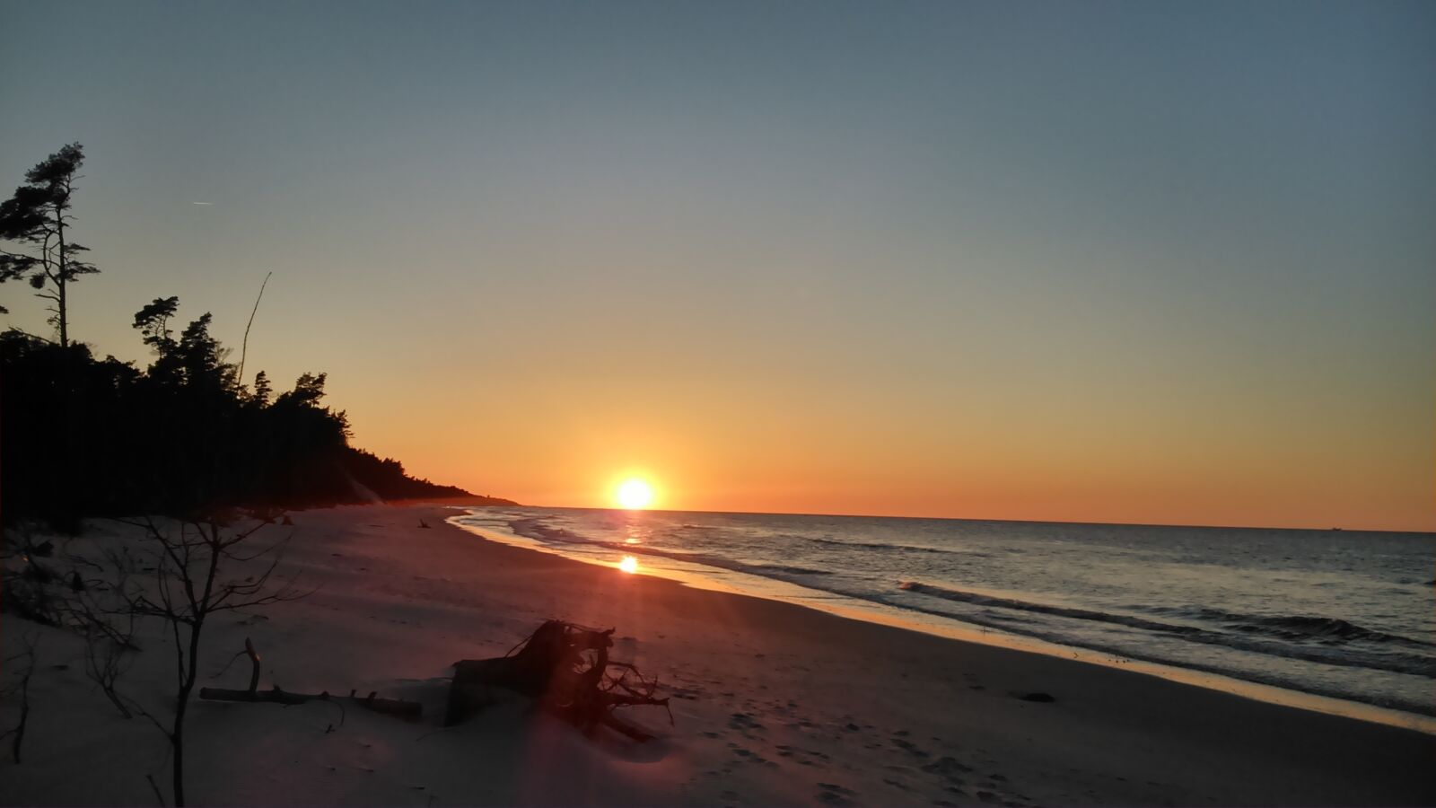 Sony Xperia L sample photo. Sunset, sea, beach photography