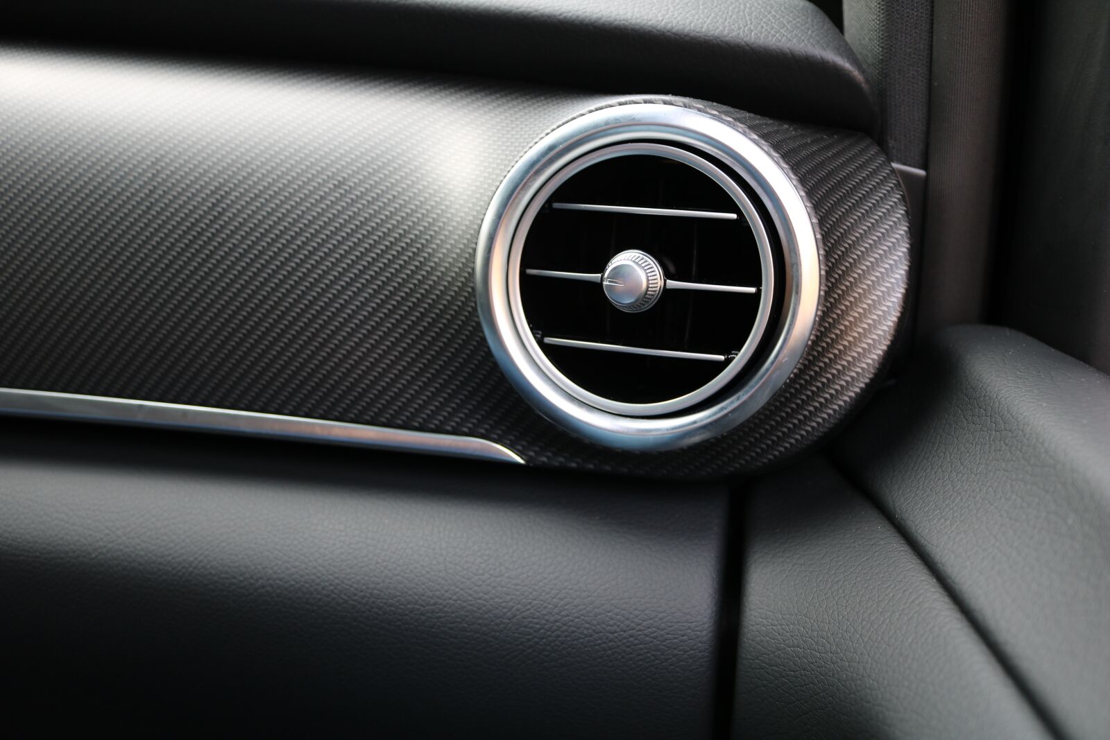Canon EOS 750D (EOS Rebel T6i / EOS Kiss X8i) sample photo. Dashboard, chrome, carboxylic photography