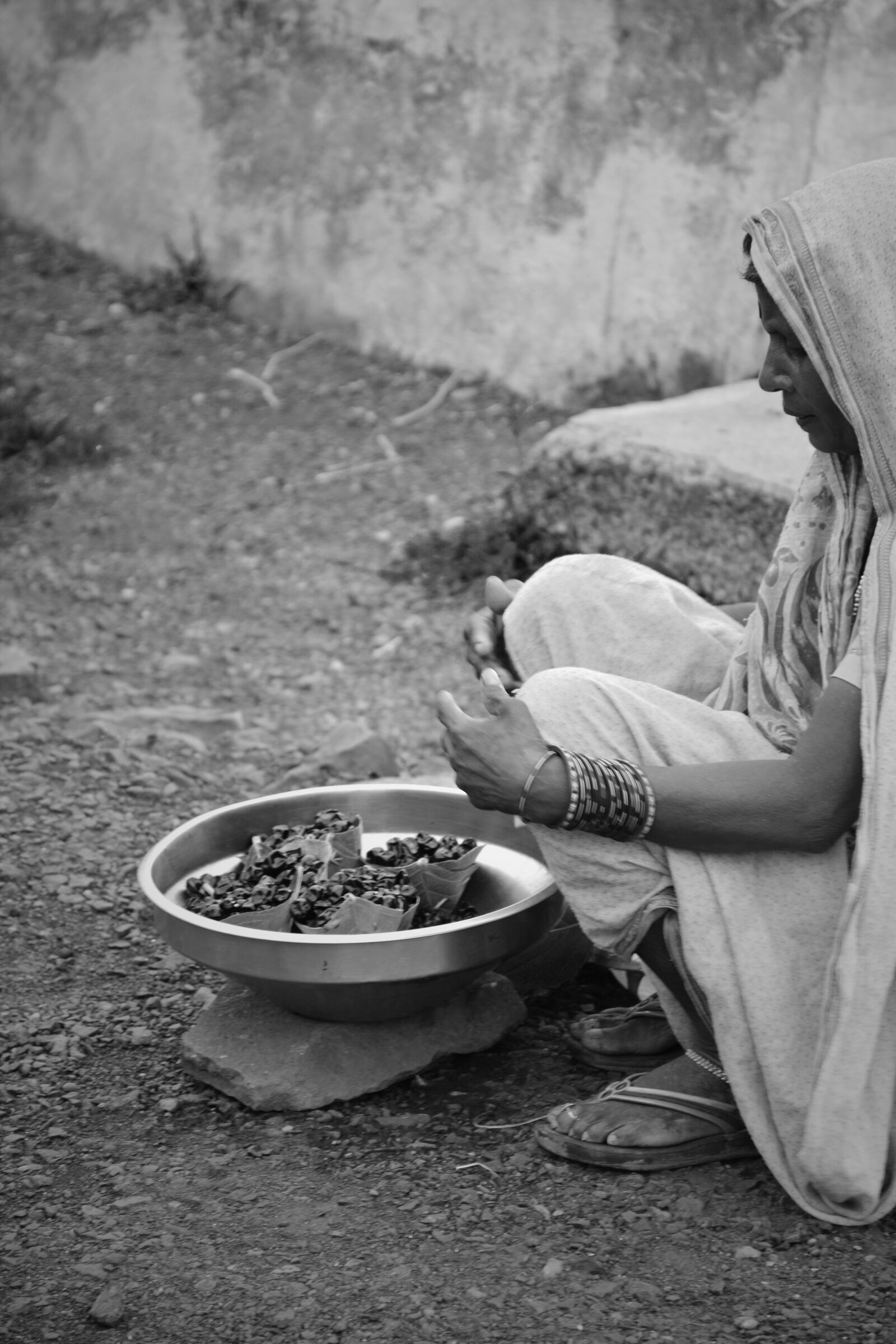 Nikon D5200 sample photo. Black and white, woman photography