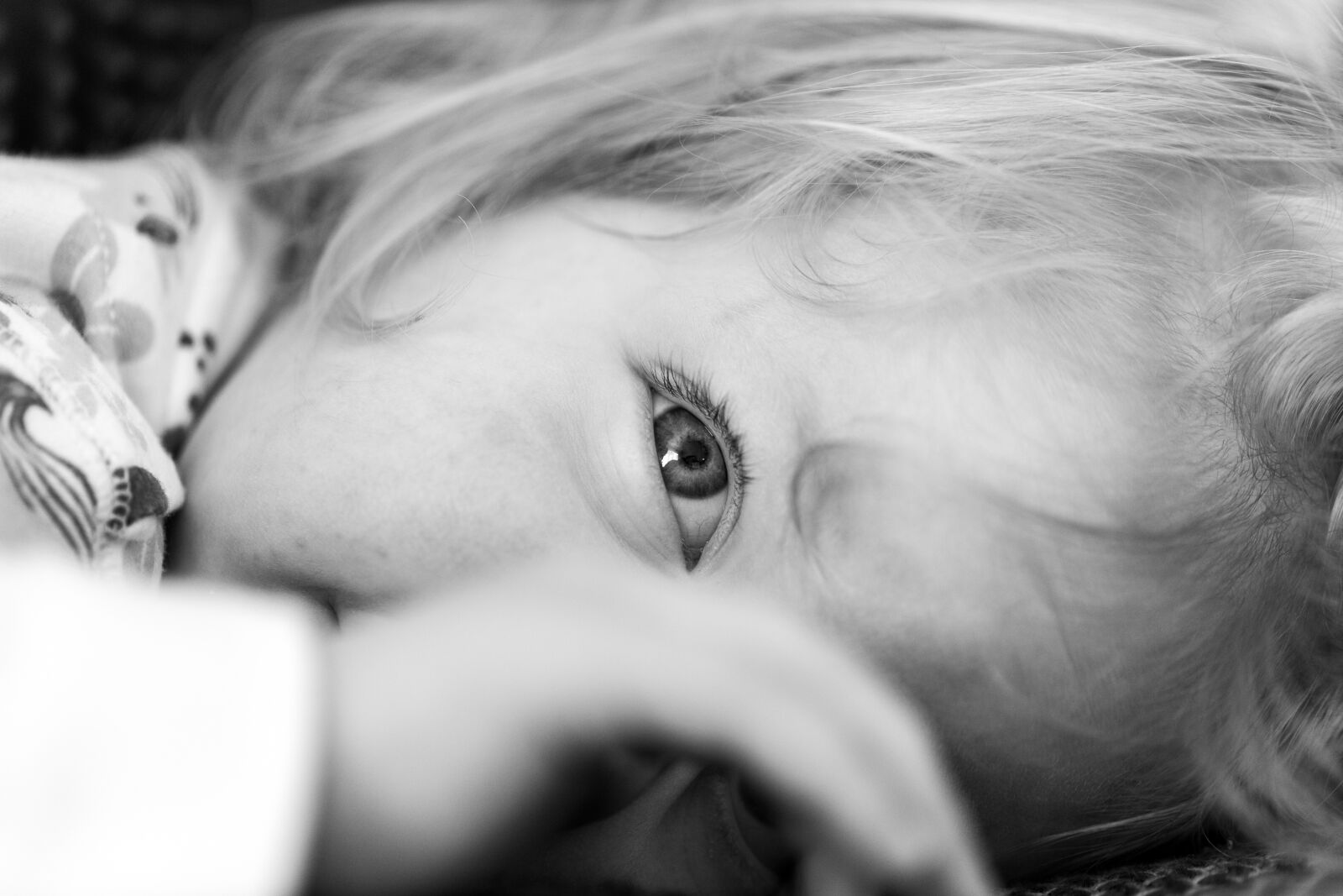 Canon EF 100mm F2.8L Macro IS USM sample photo. Girl, eye, thought photography