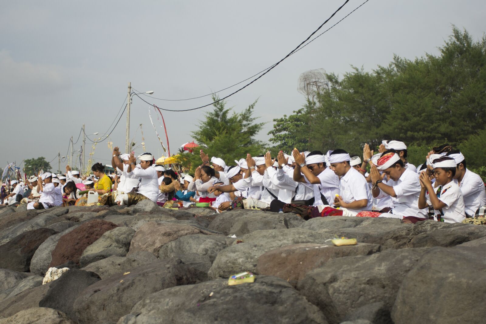 Canon EOS 60D + Canon EF 17-40mm F4L USM sample photo. Balinese, ceremonial, bali photography