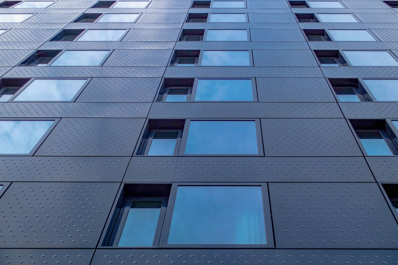 Fujifilm X30 sample photo. Building, tower, glass photography