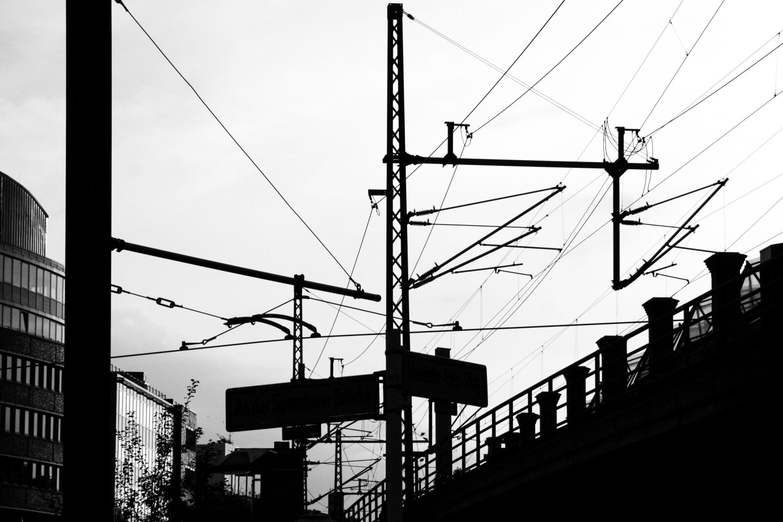 Canon EOS 350D (EOS Digital Rebel XT / EOS Kiss Digital N) sample photo. Berlin, city, electric photography