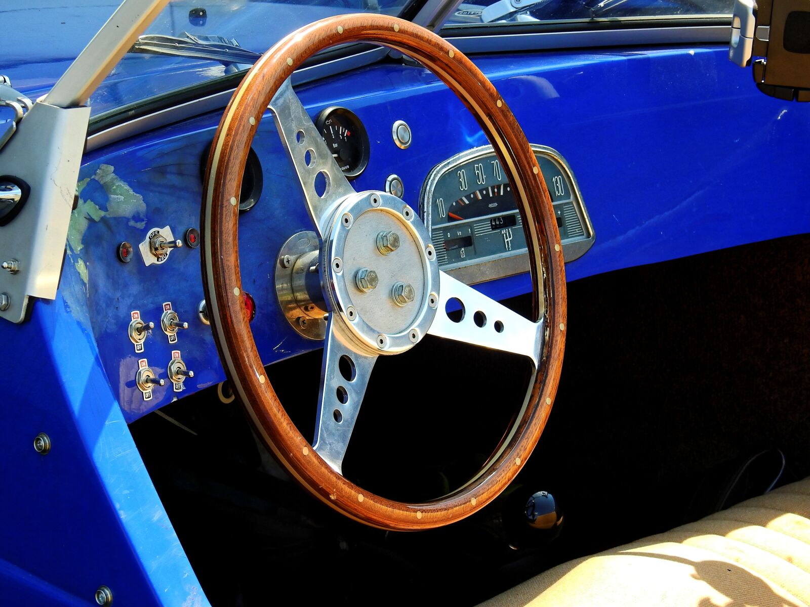 Nikon Coolpix P900 sample photo. Vehicle, auto, steering wheel photography