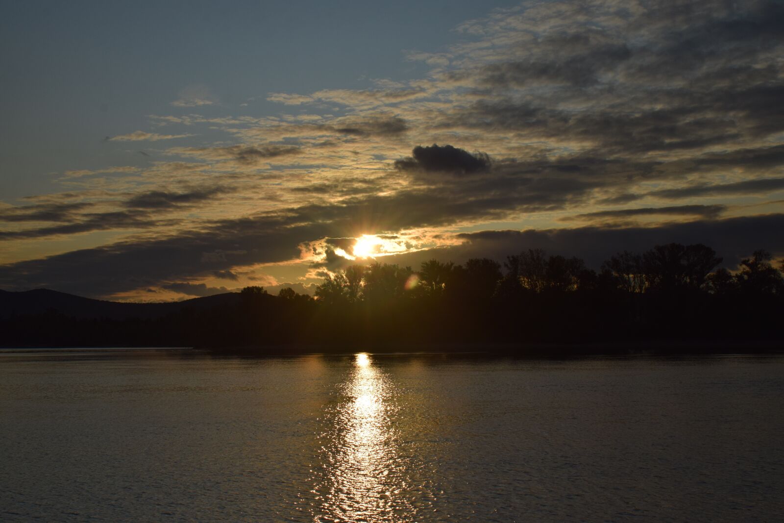 Nikon D3300 sample photo. Dusk, river, cloud photography