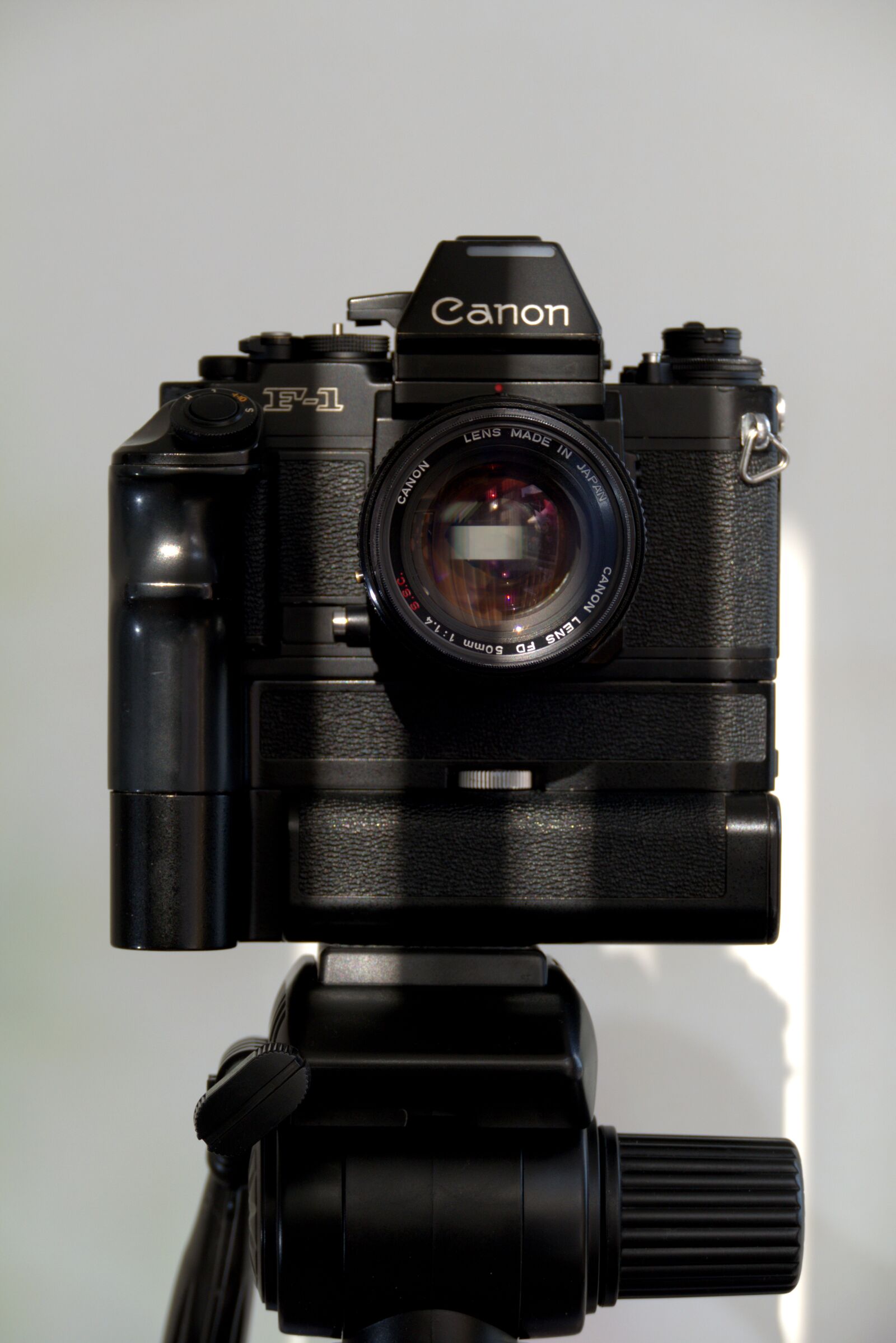 Panasonic Lumix DMC-FZ1000 sample photo. Camera, lens, analog camera photography