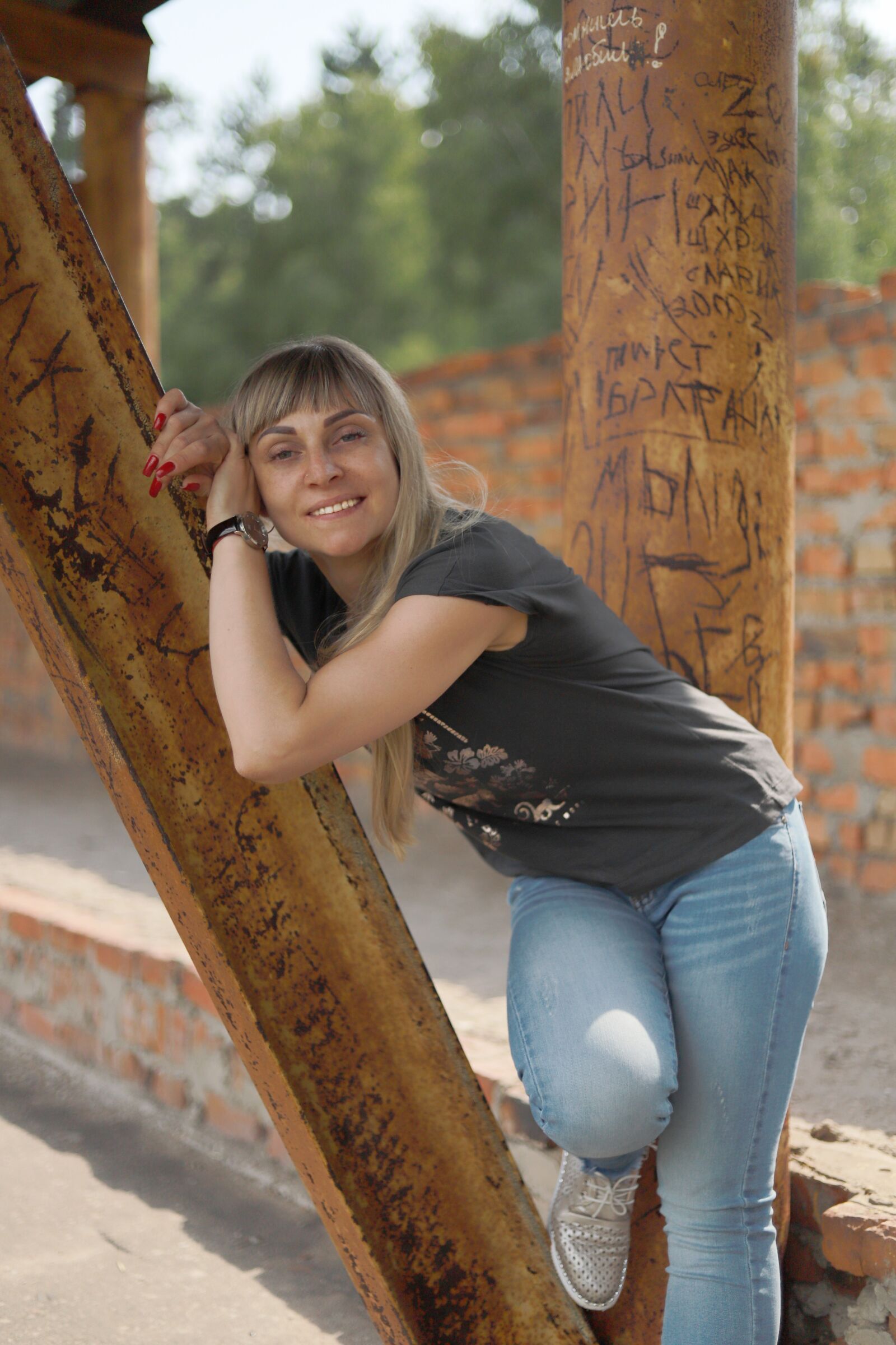 Canon EOS 6D Mark II sample photo. Russia, wall, post photography