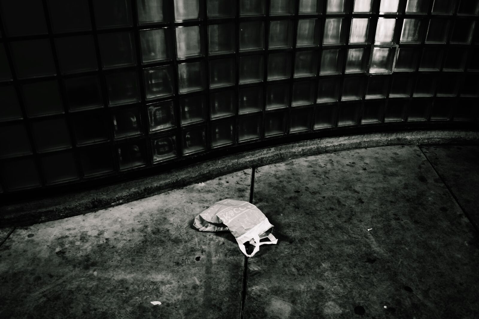 Sony DT 18-55mm F3.5-5.6 SAM II sample photo. Abandoned, architecture, bag, black photography
