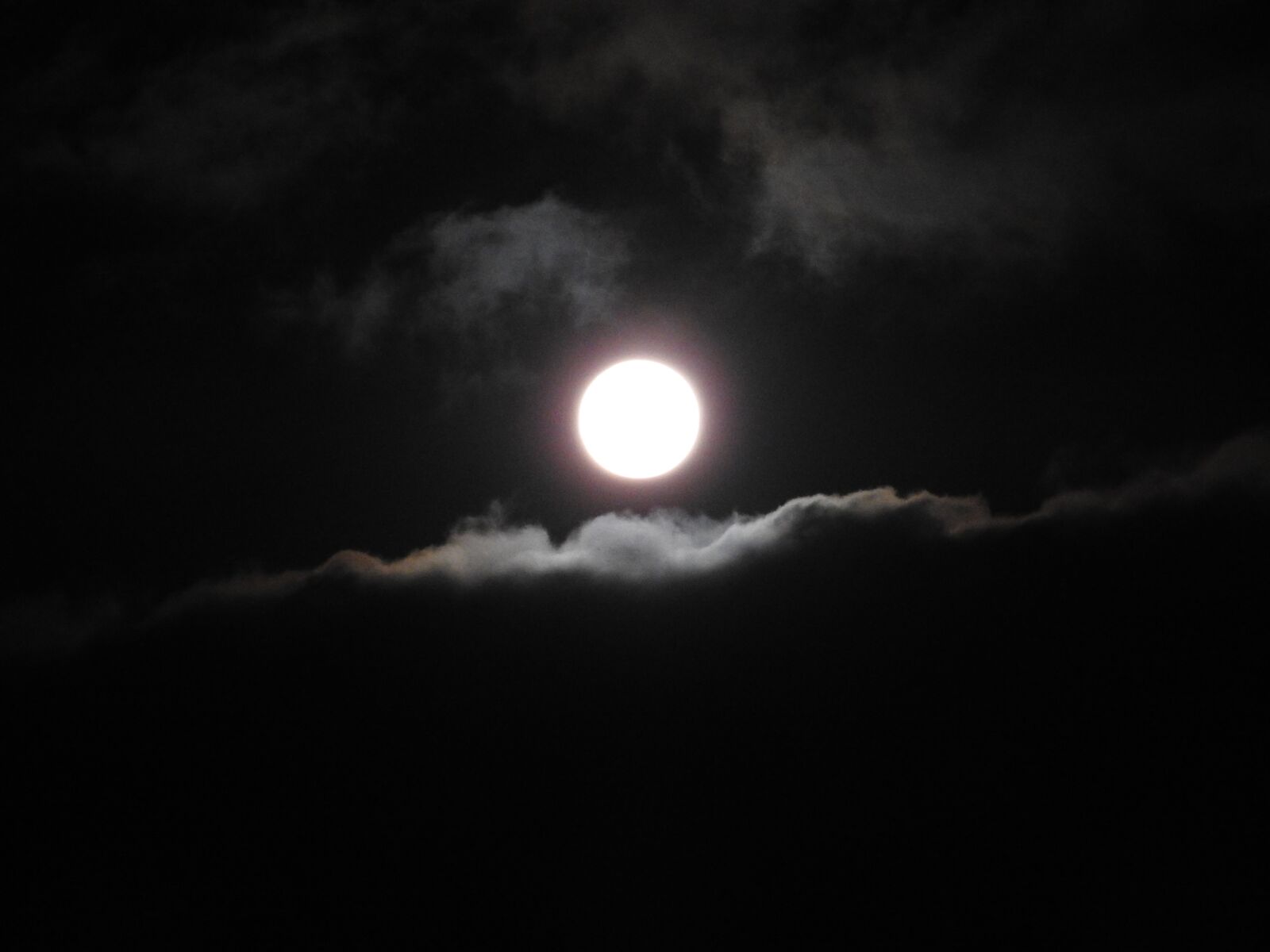 Nikon Coolpix P610 sample photo. Moon, clouds, sky photography