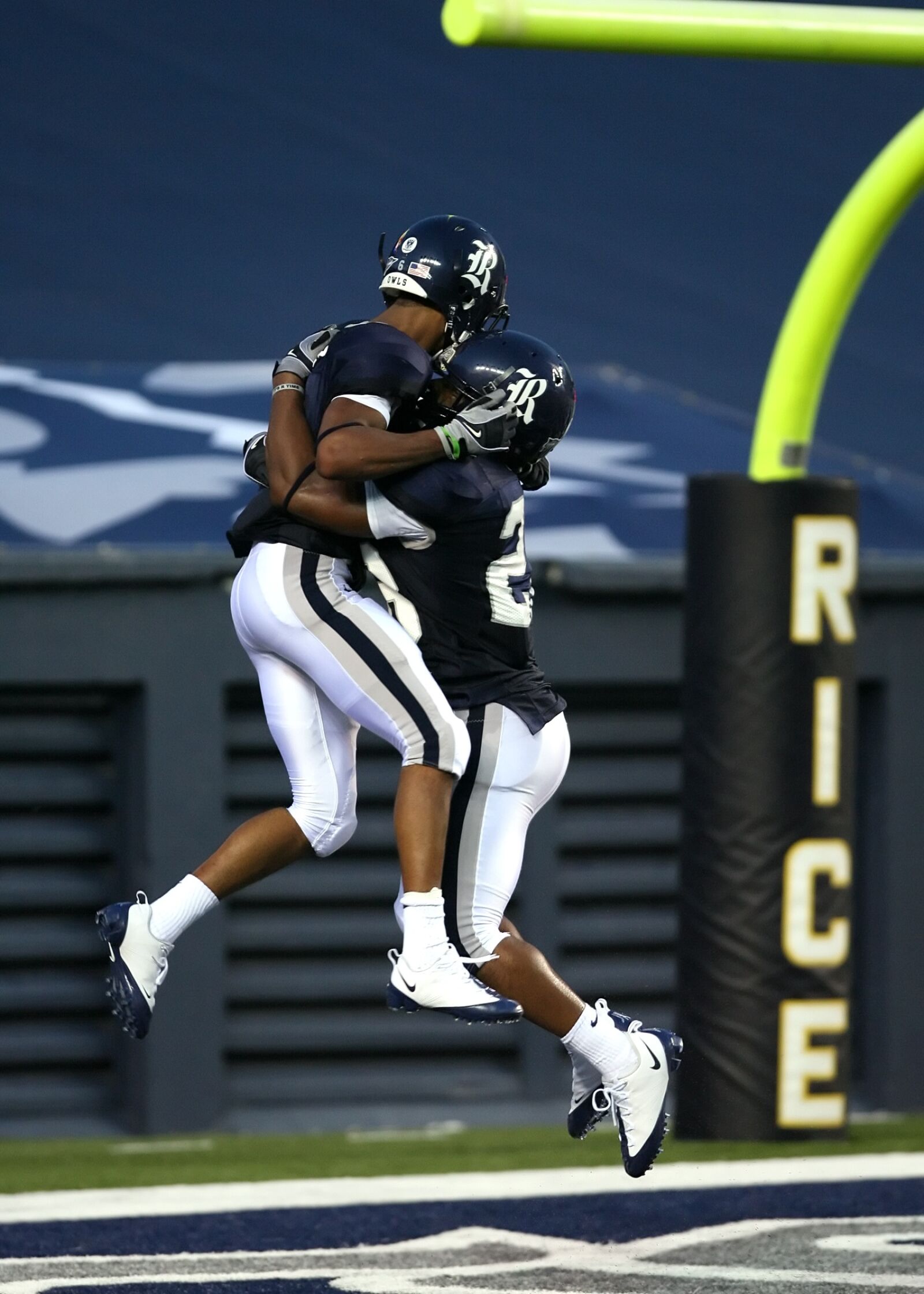 Canon EOS-1D Mark II N sample photo. Football, american football, college photography