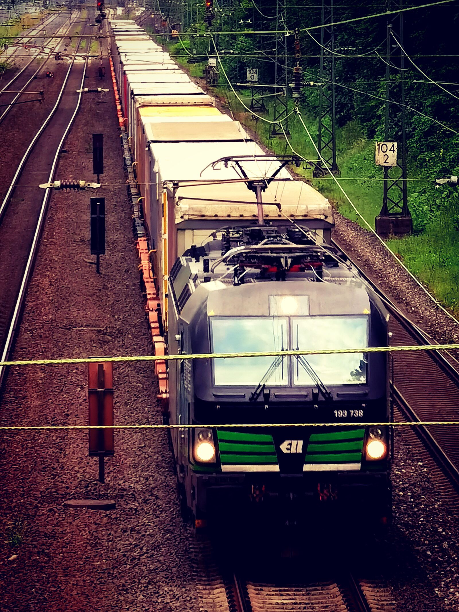 HUAWEI ELS-NX9 sample photo. Train, incoming, freight train photography