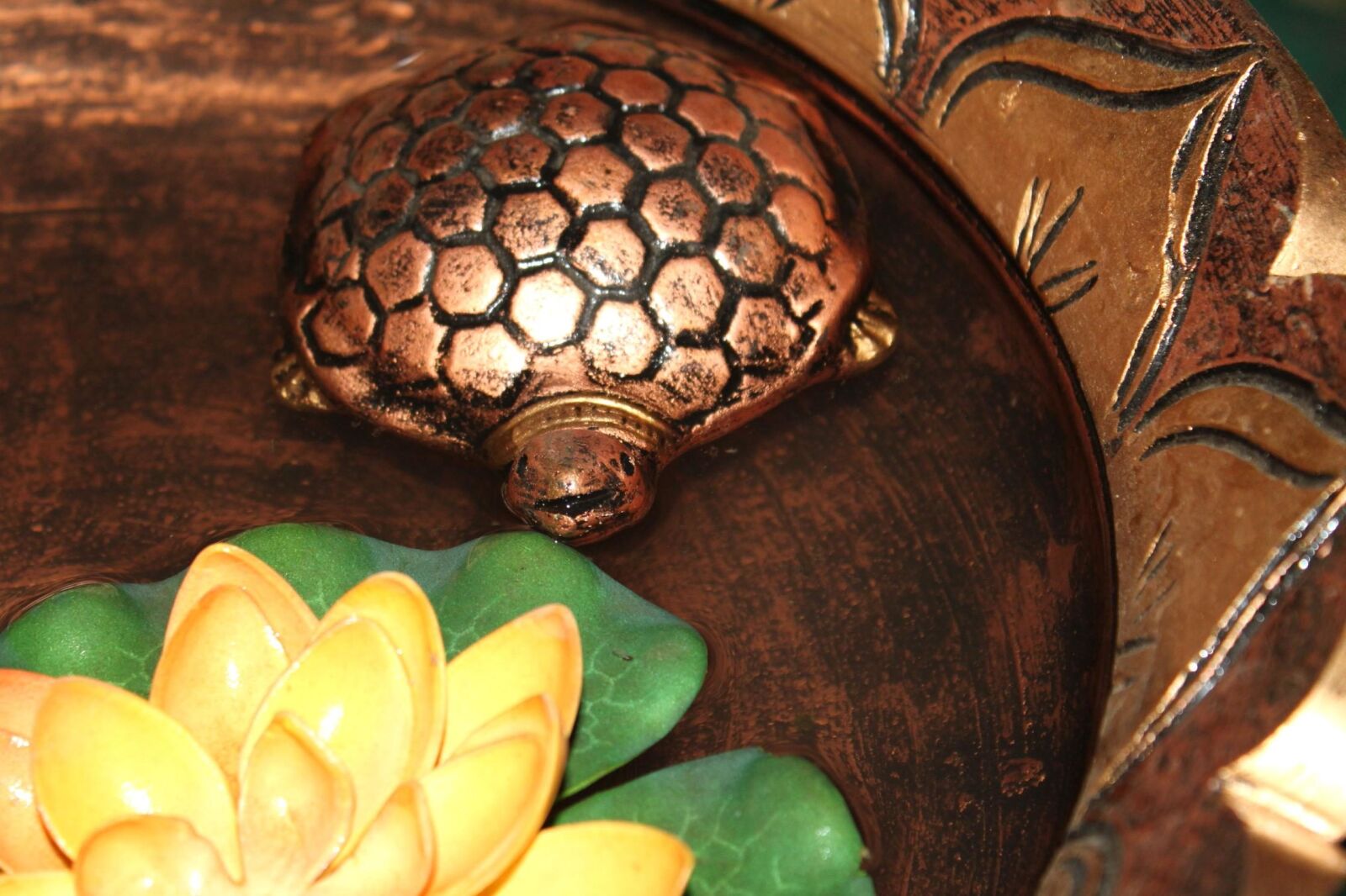 Canon EOS 500D (EOS Rebel T1i / EOS Kiss X3) sample photo. Turtle, metal, flower, decoration photography