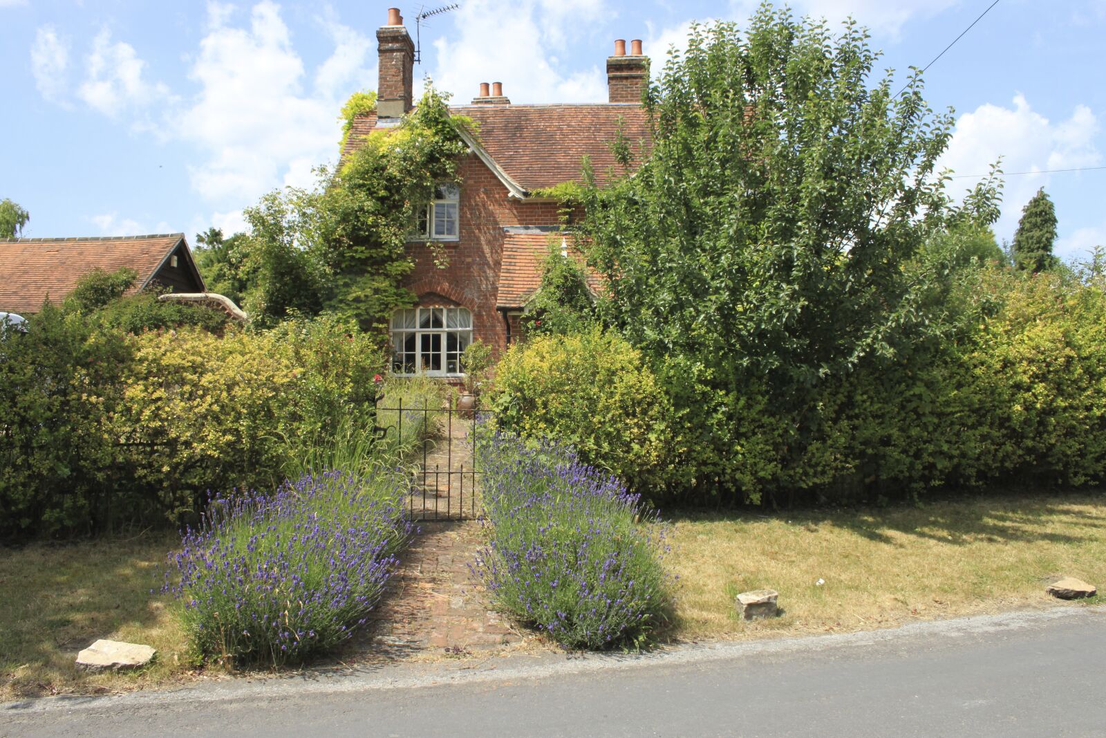 Canon EOS 500D (EOS Rebel T1i / EOS Kiss X3) sample photo. Countryside, building, cottage photography
