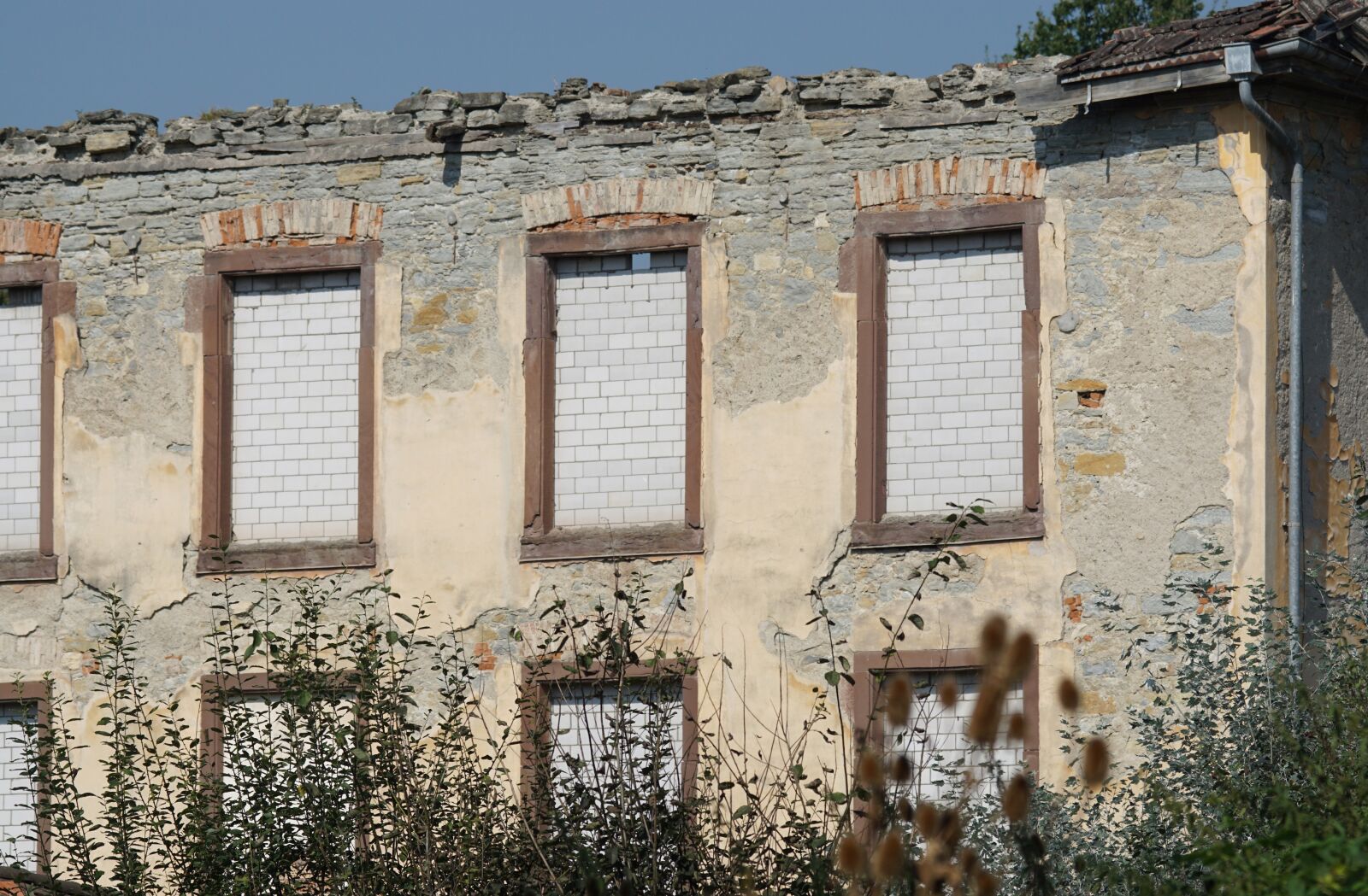Sony 70-400mm F4-5.6 G SSM sample photo. Abandoned place, spinning, ruin photography