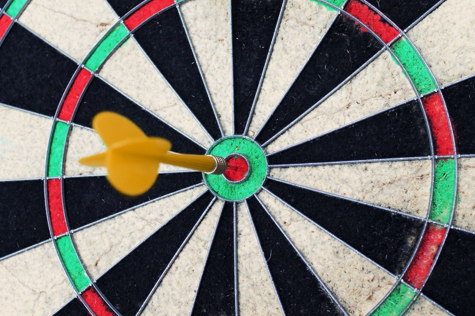 Canon EOS 1100D (EOS Rebel T3 / EOS Kiss X50) sample photo. Dartboard, dart, target photography