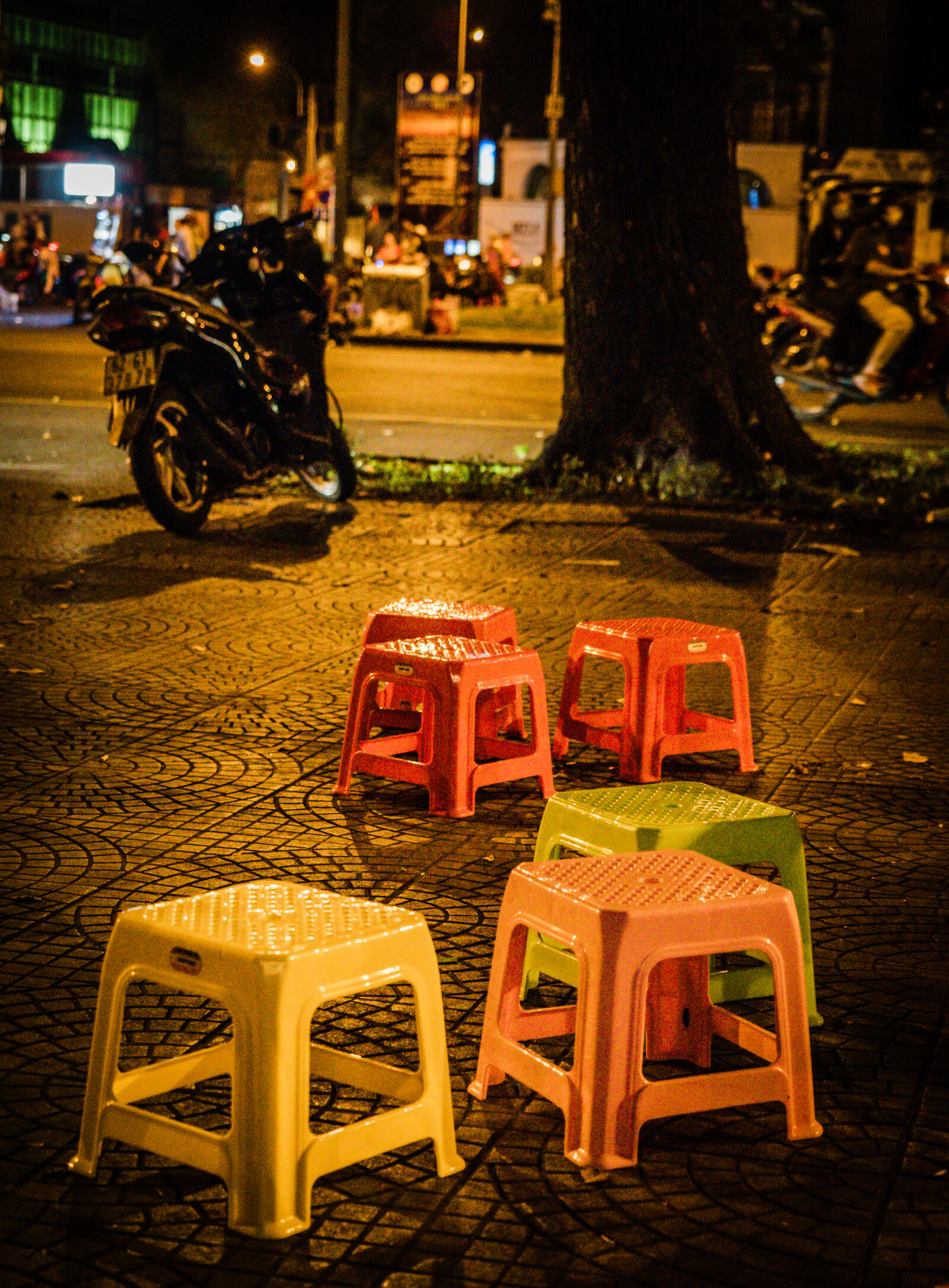 Olympus M.Zuiko Digital ED 12-40mm F2.8 Pro sample photo. Saigon night photography