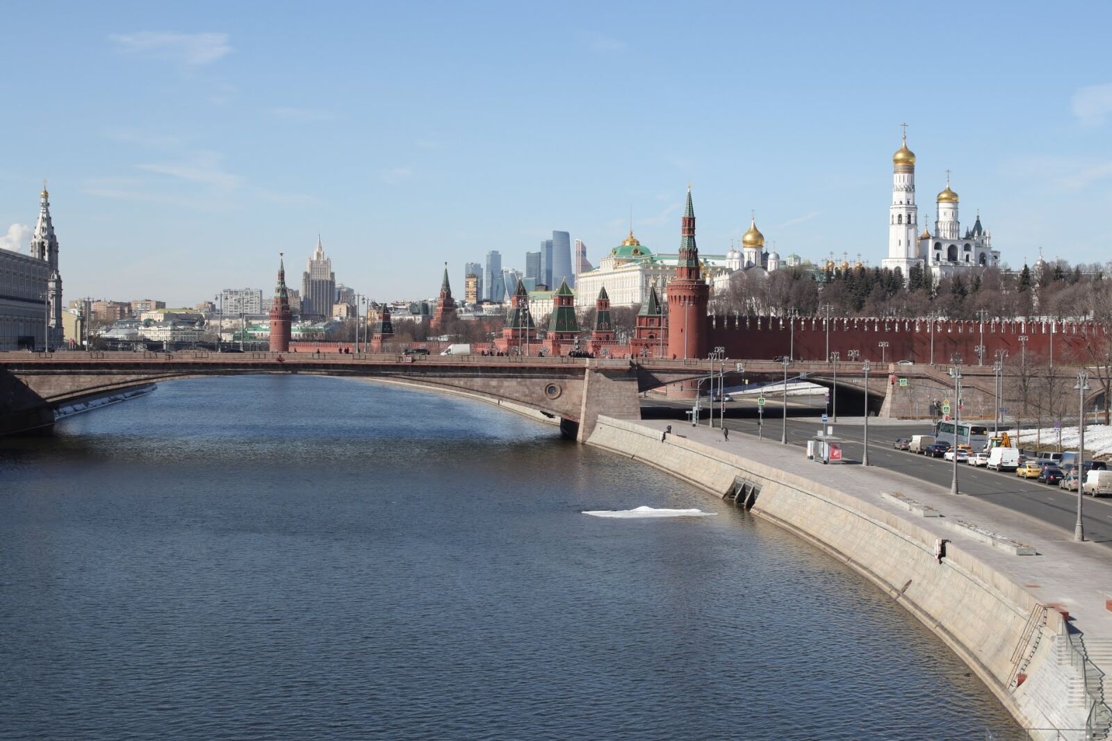 Canon EOS 77D (EOS 9000D / EOS 770D) sample photo. Water, river, megalopolis photography