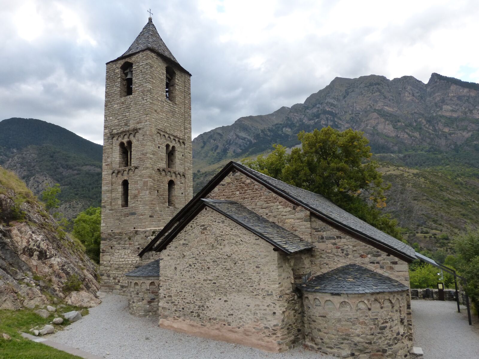 Panasonic DMC-FZ62 sample photo. Romanesque church, boí, heritage photography