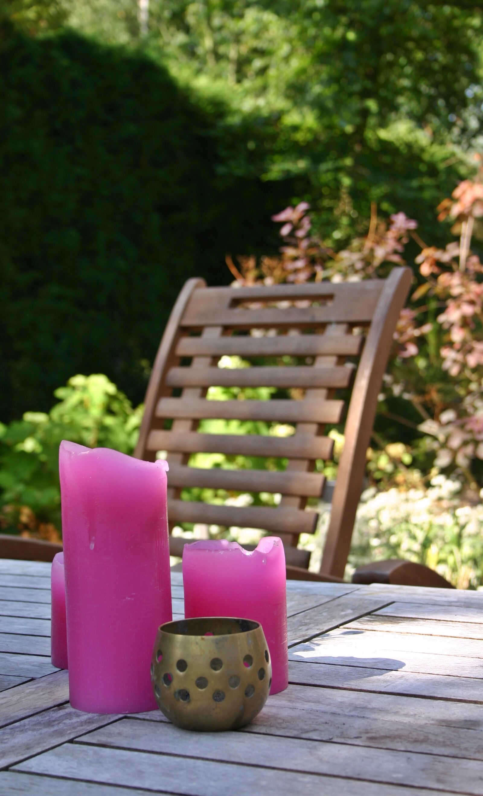 Canon EOS 300D (EOS Digital Rebel / EOS Kiss Digital) sample photo. Garden table, garden furniture photography