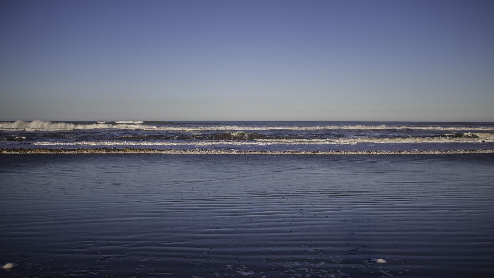 Canon EF-S 24mm F2.8 STM sample photo. Sea, sky, waves photography