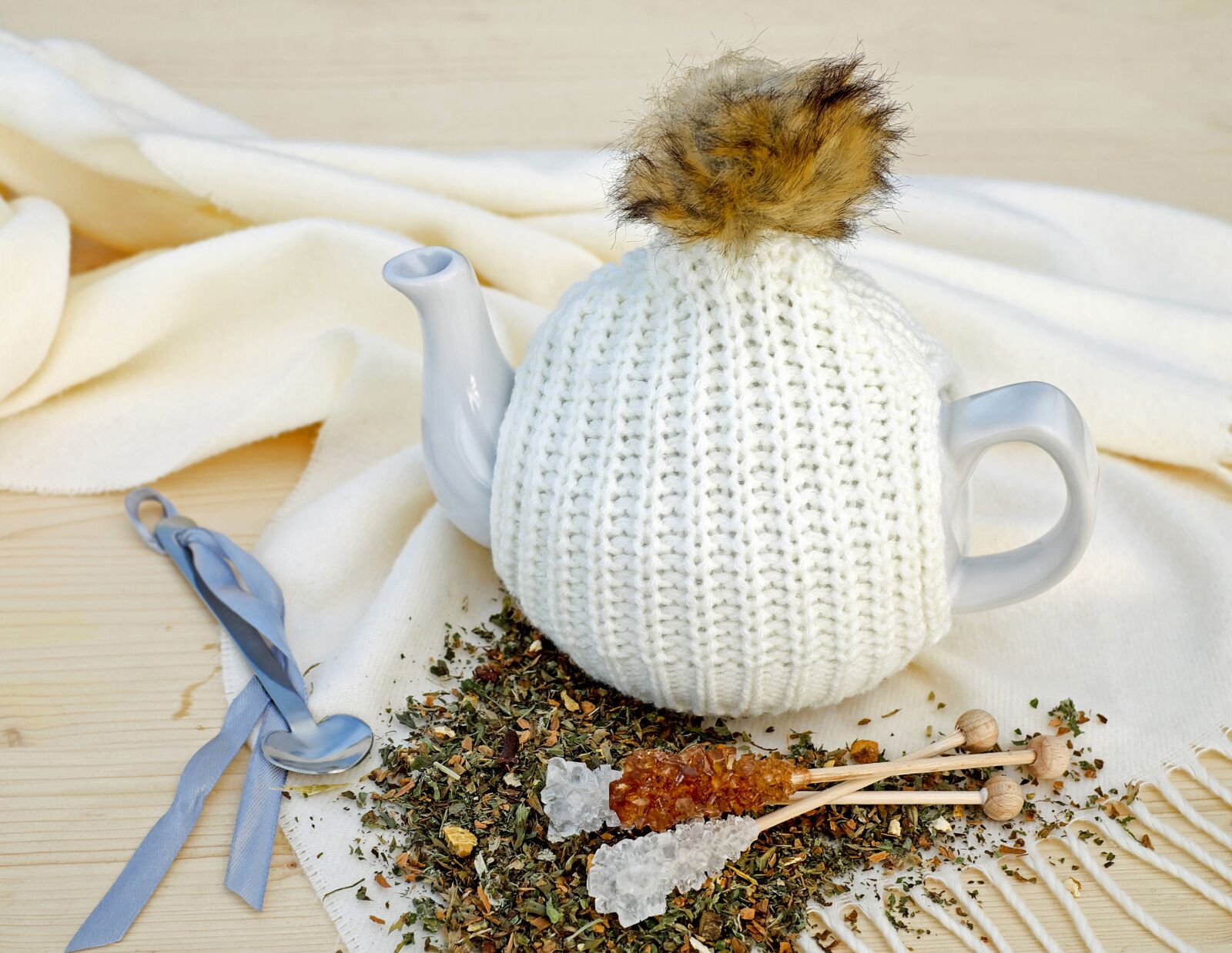 Fujifilm X-T10 + Fujifilm XF 35mm F1.4 R sample photo. Tee, teapot, drink photography