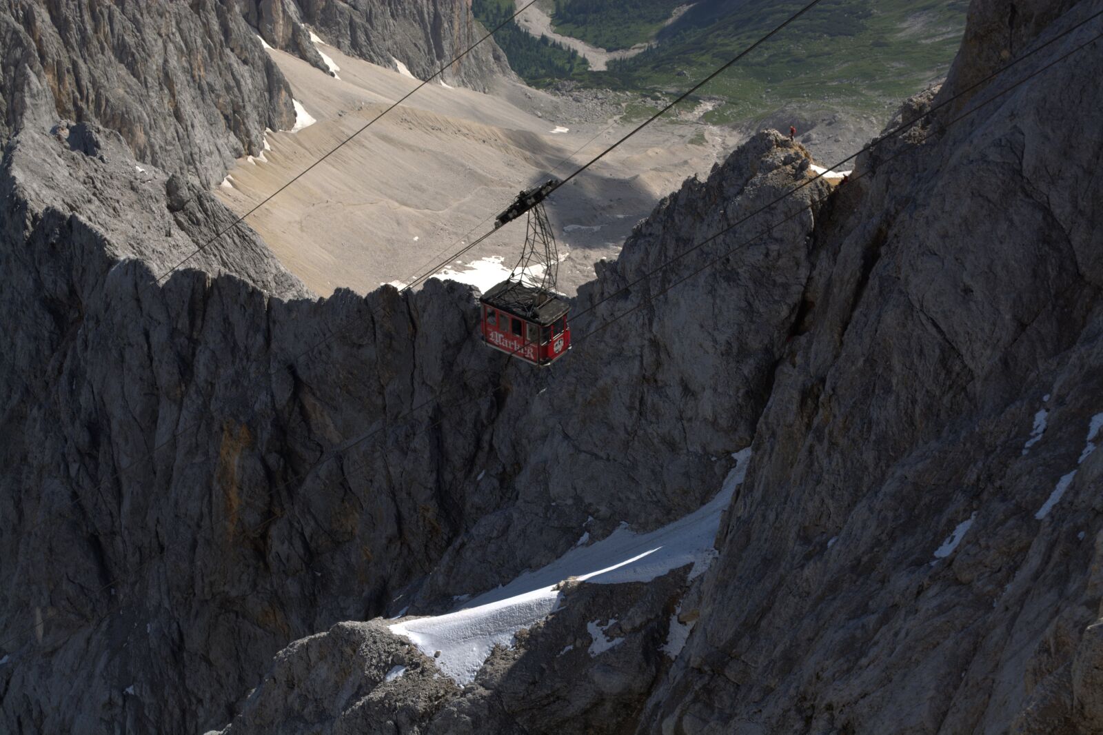 Nikon D5200 sample photo. Zugspitze, gondola, cable car photography