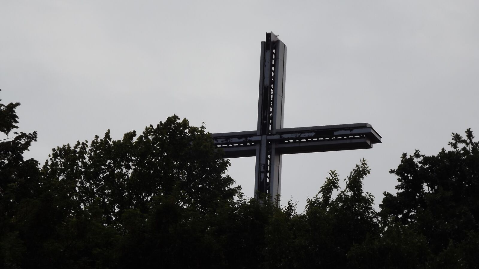 Fujifilm FinePix S3400 sample photo. Cross, symbol, religion photography