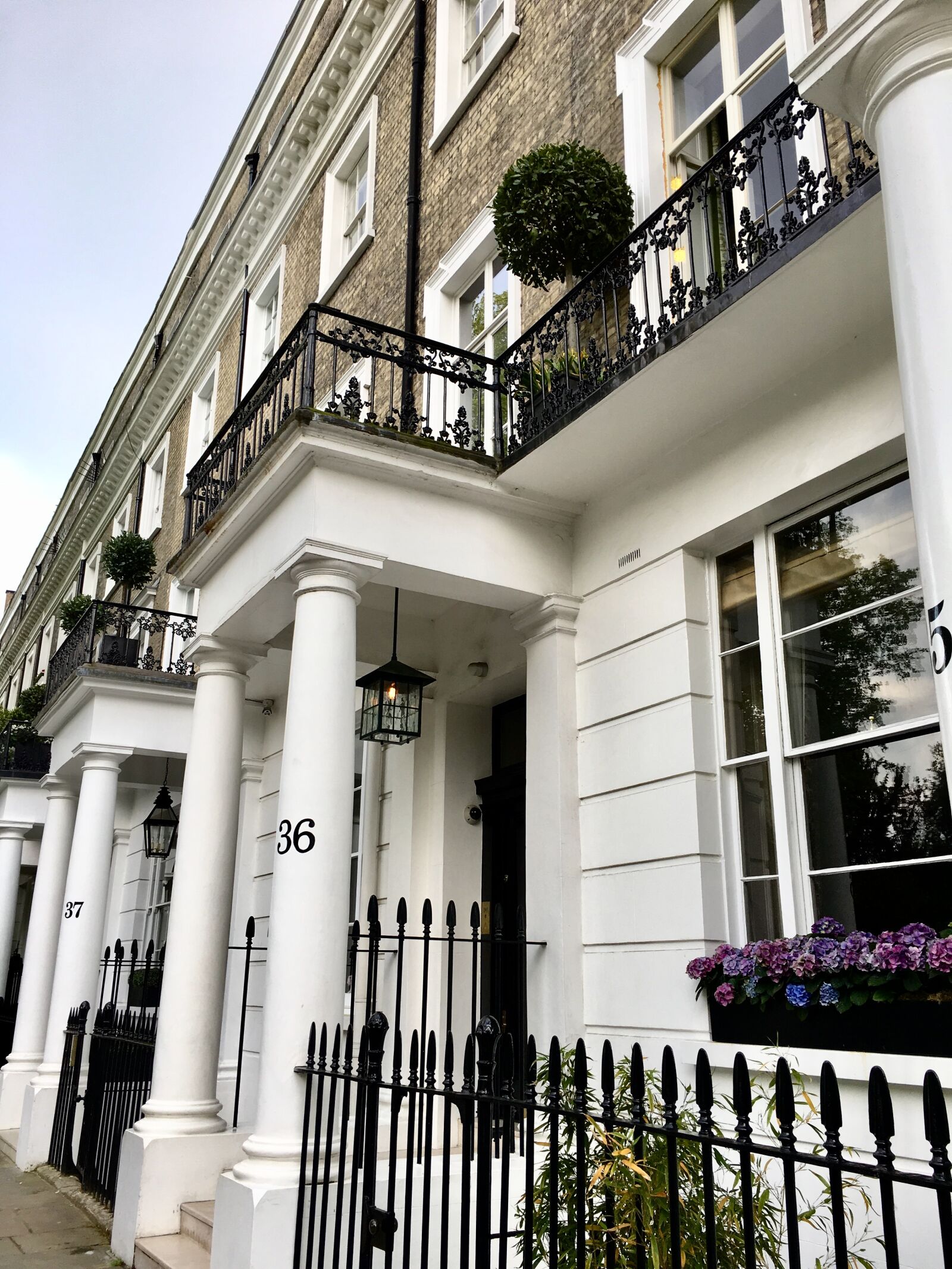 iPhone 6s back camera 4.15mm f/2.2 sample photo. Kensington, house, tree photography