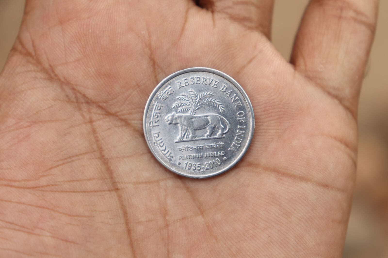 Canon EOS 250D (EOS Rebel SL3 / EOS Kiss X10 / EOS 200D II) sample photo. Coin, kerala, banking photography