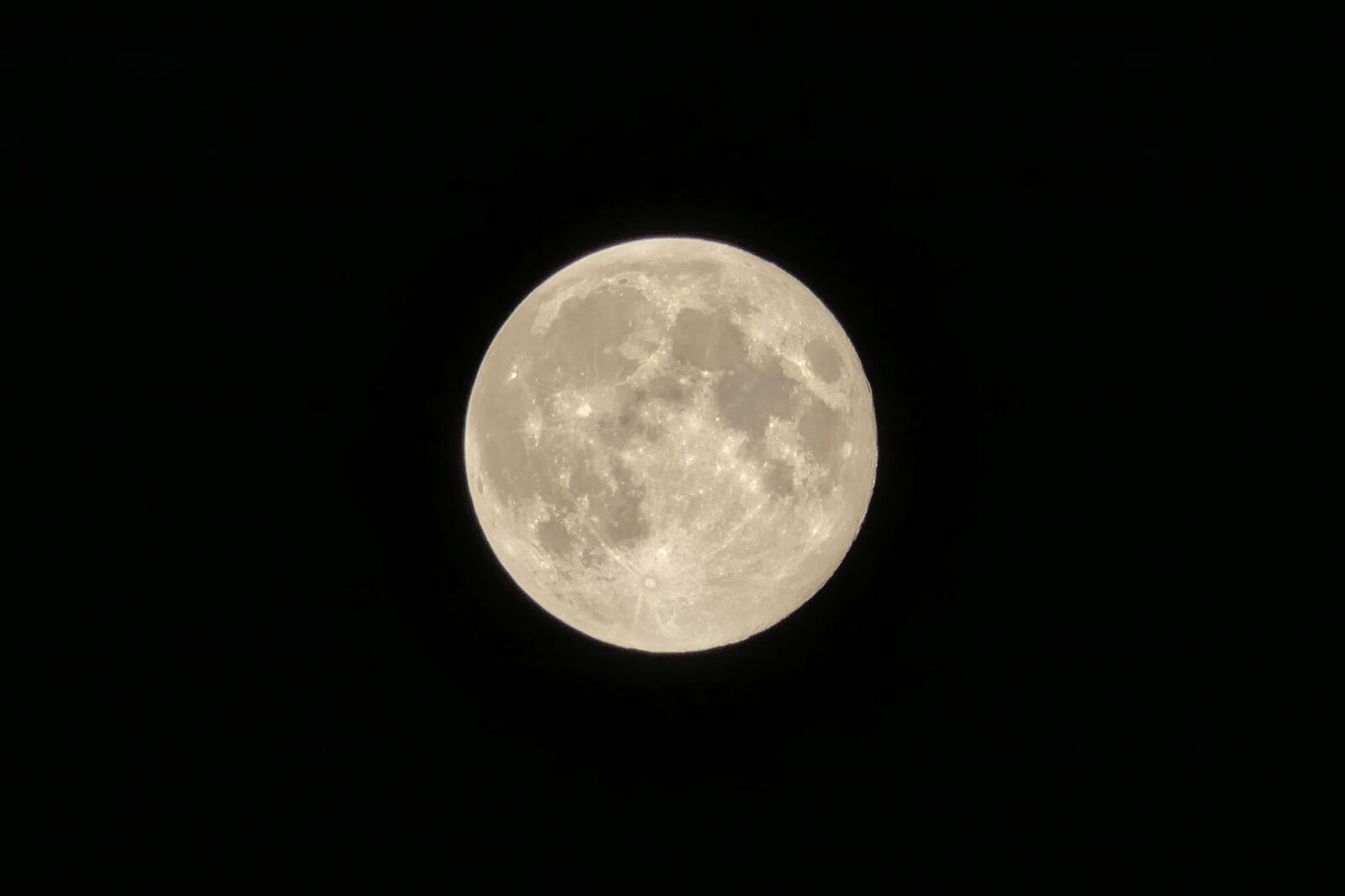 Panasonic Lumix DMC-FZ2500 (Lumix DMC-FZ2000) sample photo. Moon, full moon, night photography