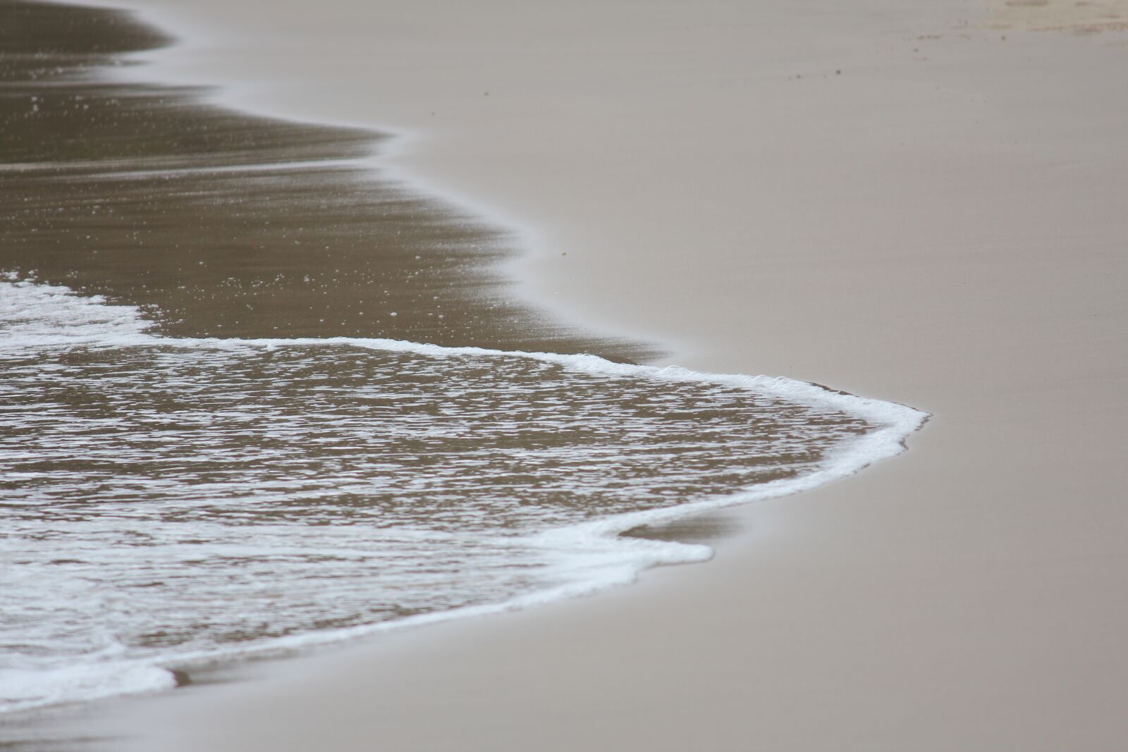 Canon EOS 550D (EOS Rebel T2i / EOS Kiss X4) sample photo. Beach, water, sand photography