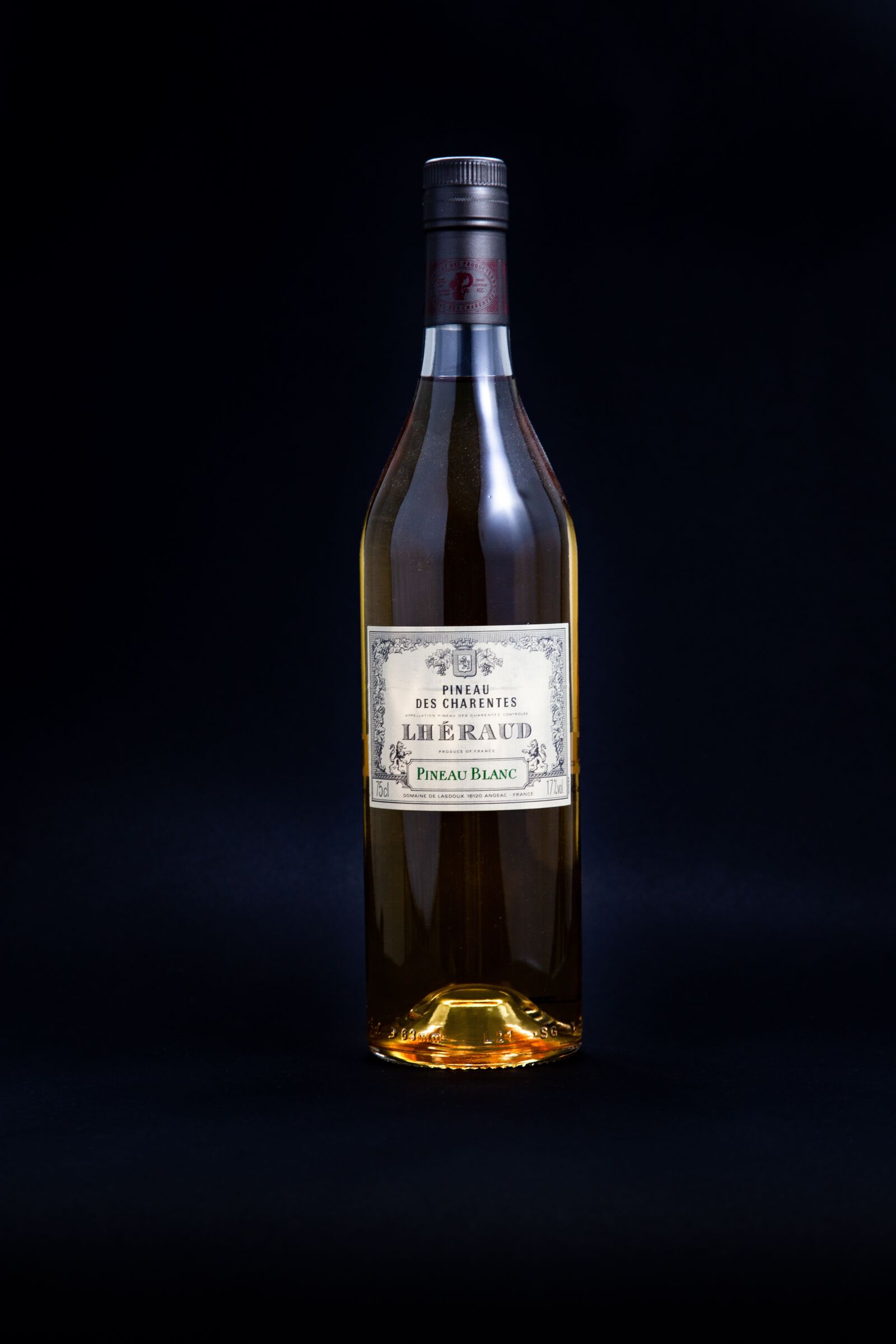 Canon EOS 6D + Canon EF 24-105mm F4L IS USM sample photo. Wine, white wine, pineau photography