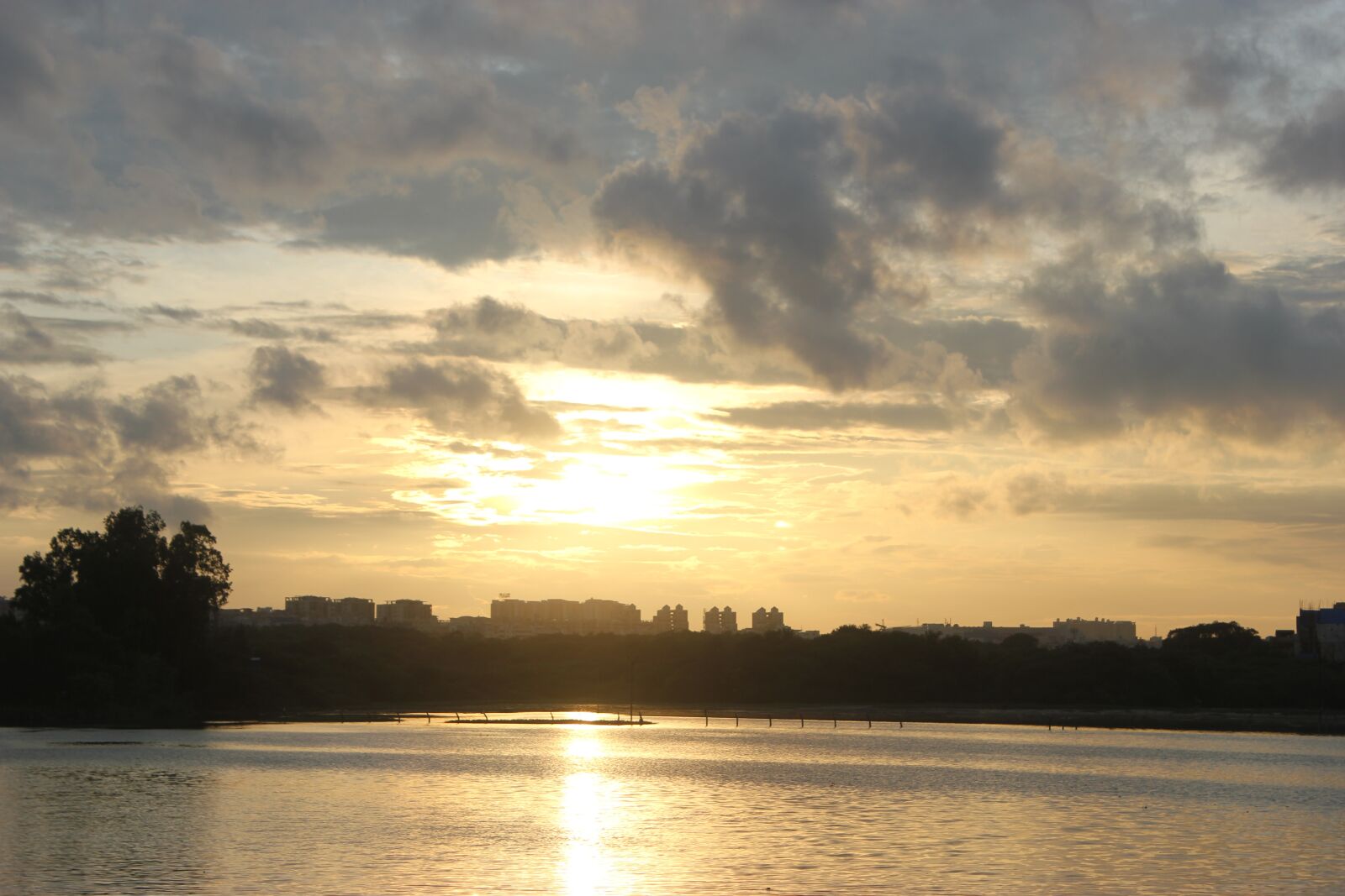 Canon EOS 550D (EOS Rebel T2i / EOS Kiss X4) sample photo. Sky, water, landscape photography