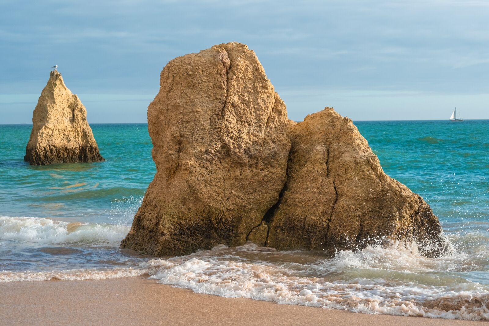 Fujifilm X-T2 + Fujifilm XF 56mm F1.2 R sample photo. Coast, algarve, rock photography
