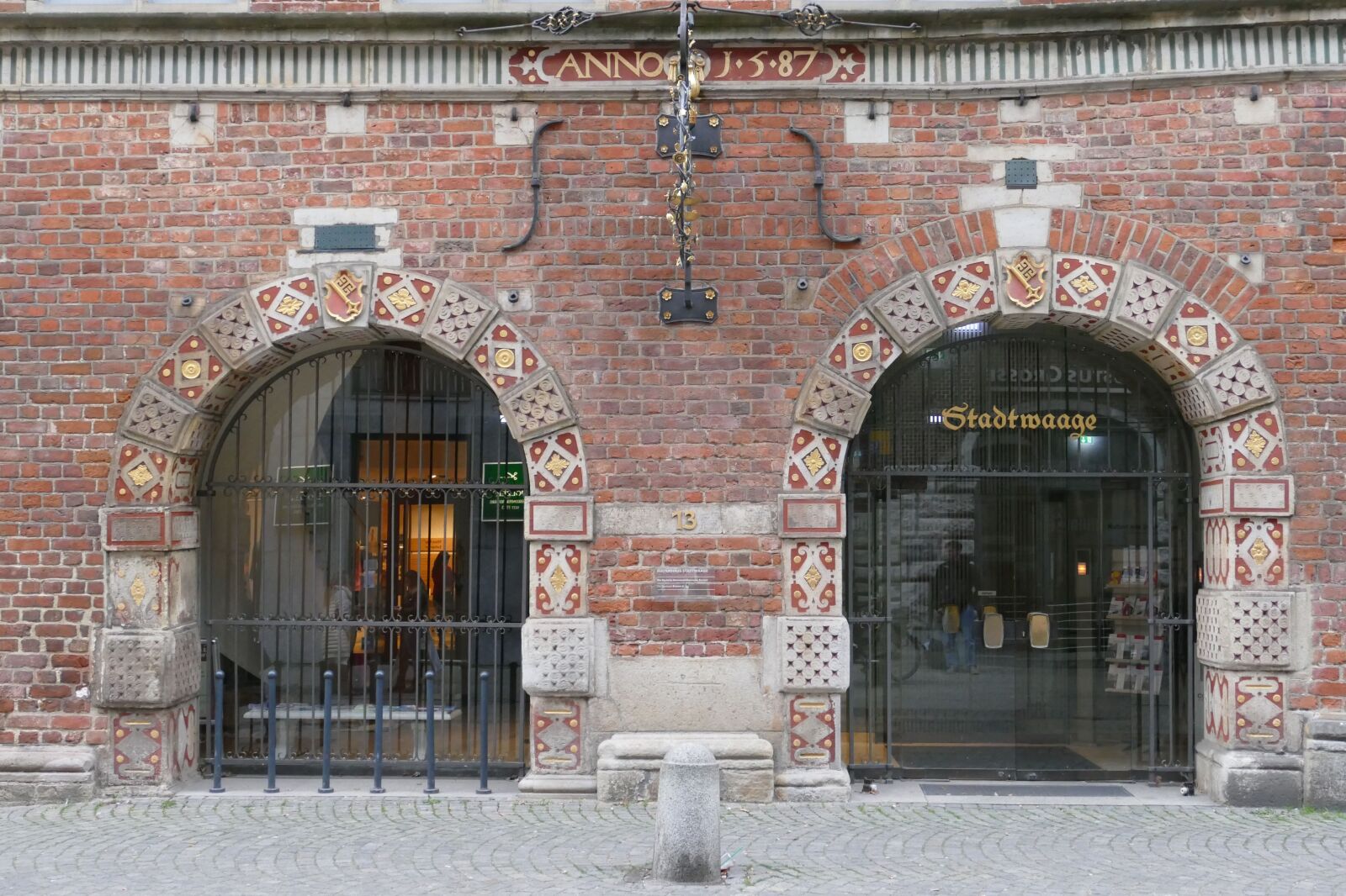 Panasonic Lumix DMC-FZ1000 sample photo. Bremen, hanseatic city, architecture photography