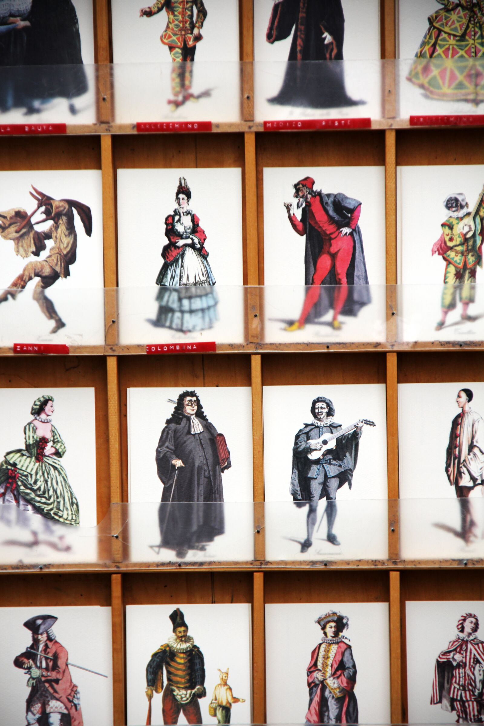 Canon EOS 60D sample photo. Postcards, costumes, venice photography
