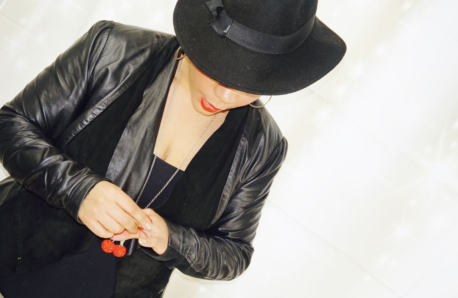 Sony Alpha a5000 (ILCE 5000) sample photo. Hat, model, pose photography