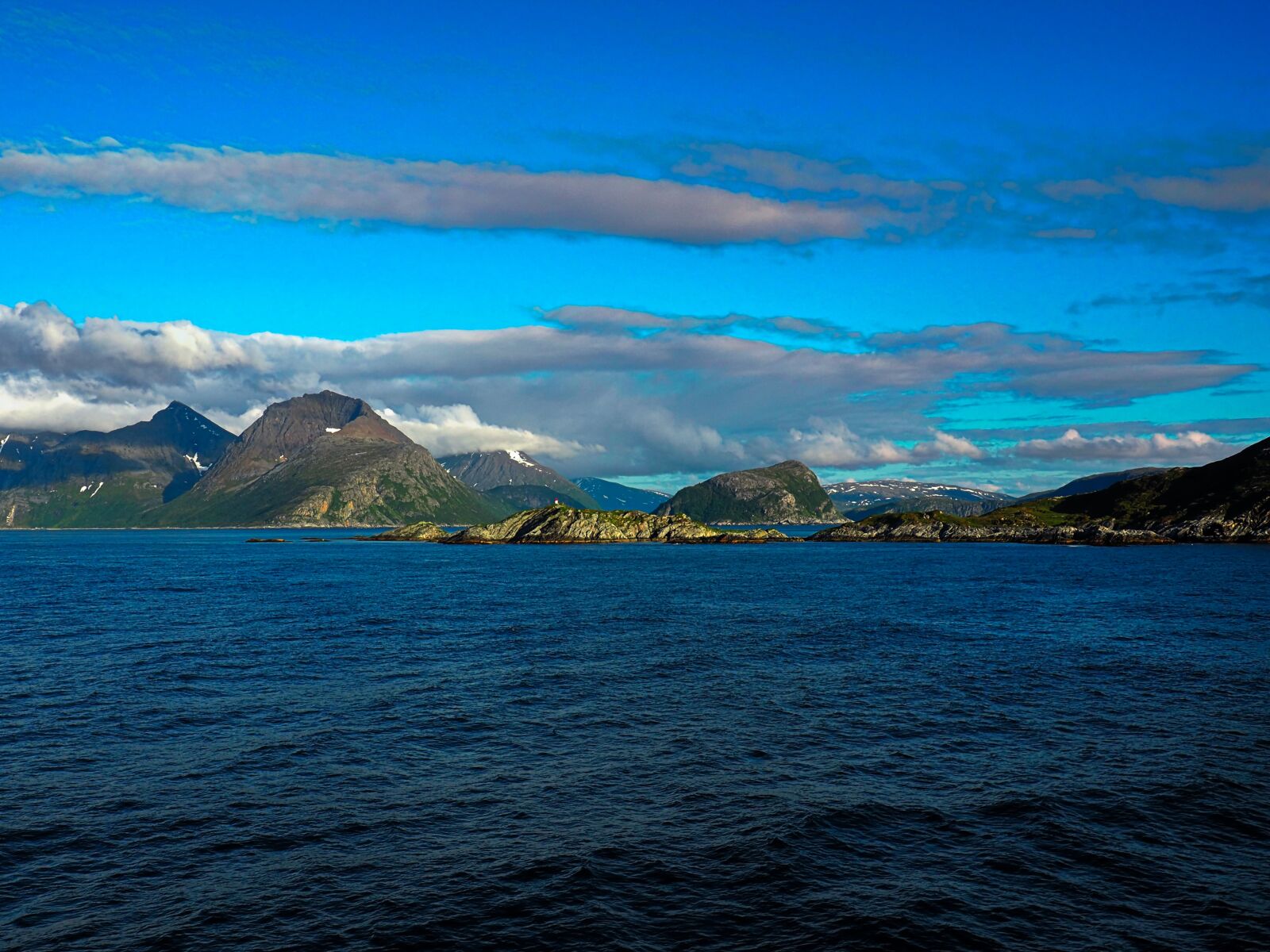 Olympus OM-D E-M5 II sample photo. Waters, sea, sky photography