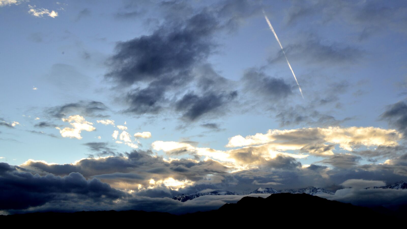 Nikon D3200 sample photo. Sky, plain, trail photography