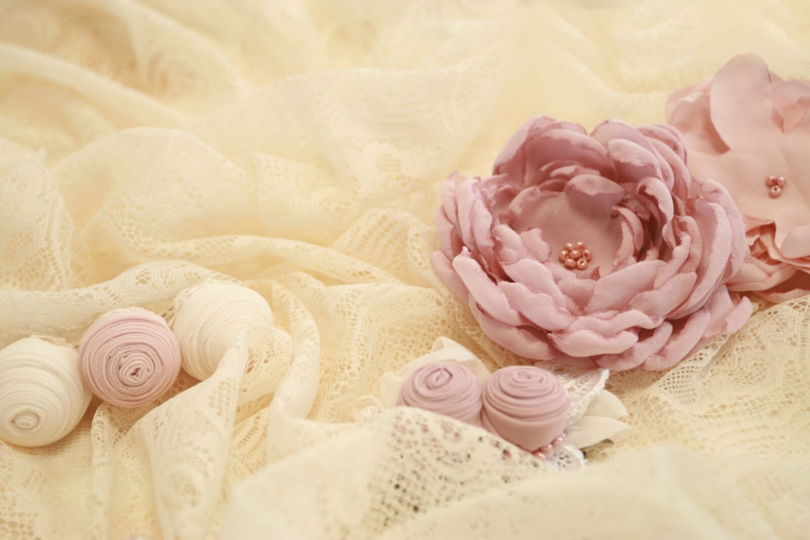 Canon EOS 400D (EOS Digital Rebel XTi / EOS Kiss Digital X) sample photo. Handmade, flower, decoration photography