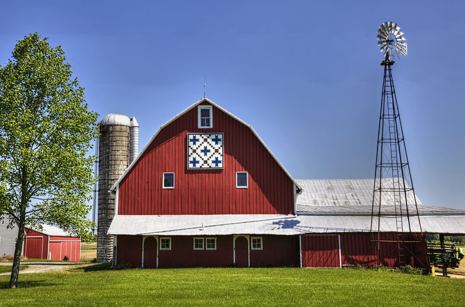 Canon EF 24-105mm F4L IS USM sample photo. Quilt, quilt barn, windmill photography