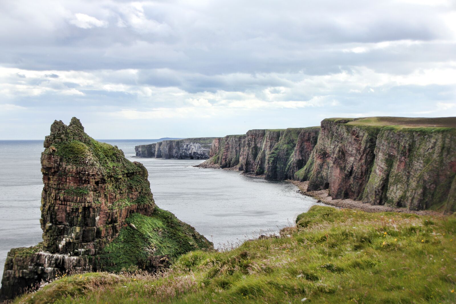 Canon EOS 550D (EOS Rebel T2i / EOS Kiss X4) sample photo. Scotland, coast, cliffs photography