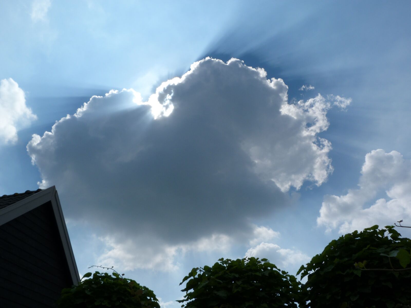 Panasonic Lumix DMC-FZ40 (Lumix DMC-FZ45) sample photo. Clouds, summer, sky photography