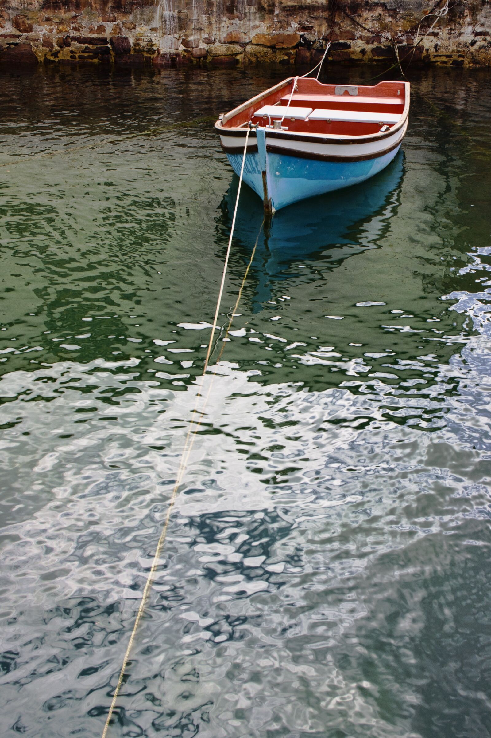 Canon EF-S 18-55mm F3.5-5.6 II sample photo. Boat, water, ripples photography