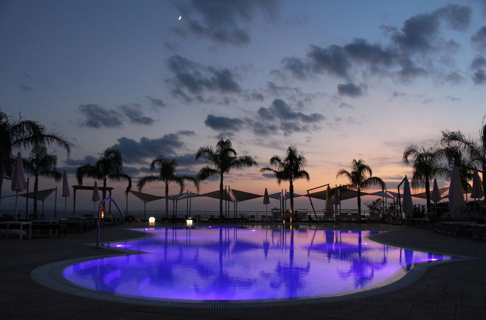 Canon EOS 700D (EOS Rebel T5i / EOS Kiss X7i) sample photo. Hotel, vacation, modern photography